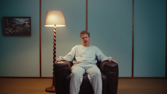 Video Reference: Suit trousers, Comfort, Knee, Wood, Lamp, Picture frame, Event, Elbow, Flooring, Sitting