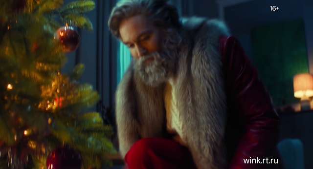 Video Reference: Christmas tree, Primate, Beard, Christmas ornament, Evergreen, Ornament, Fun, Christmas decoration, Event, Facial hair