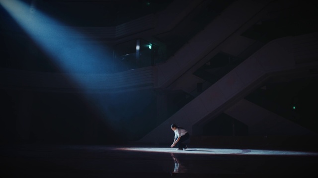 Video Reference: Sky, Automotive lighting, Entertainment, Flash photography, Electric blue, Performing arts, Space, Event, Midnight, Darkness