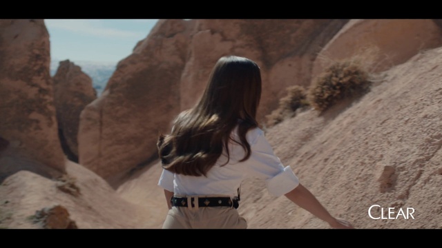 Video Reference: Flash photography, Happy, Travel, Sky, People in nature, Landscape, Street fashion, Mountain, Long hair, Recreation