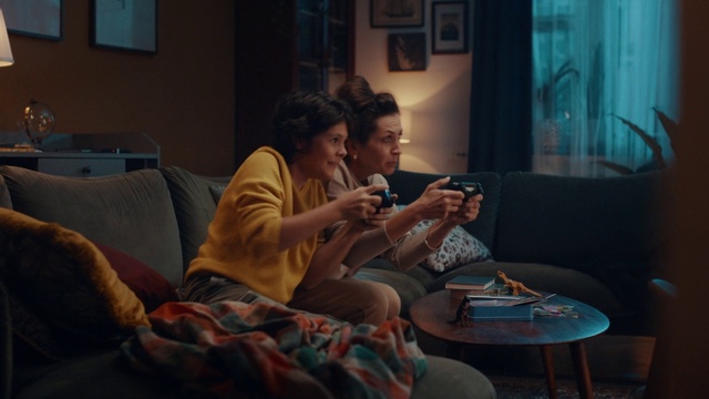 Video Reference: Arm, Leg, Comfort, Picture frame, Fun, Tableware, Leisure, Event, Living room, Thigh