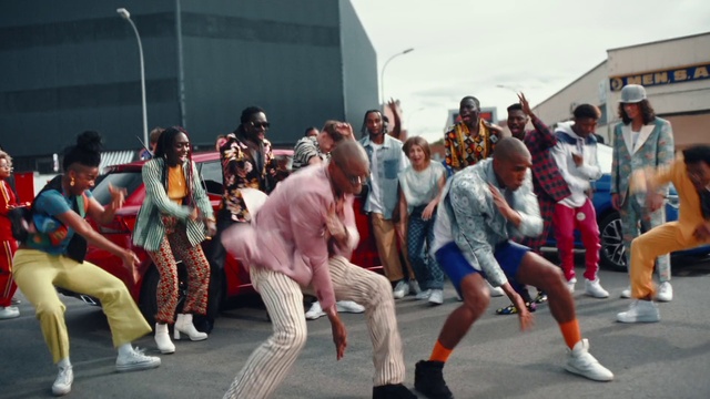 Video Reference: Performing arts, Entertainment, Event, Crowd, Dance, Shorts, Hat, Fun, Choreography, Team