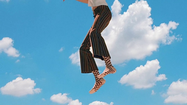 Video Reference: Cloud, Sky, Blue, Light, Azure, People in nature, Gesture, Happy, Knee, Cumulus