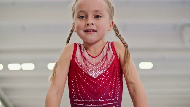 Video Reference: Face, Hair, Head, Arm, Shoulder, Neck, Human body, Sleeve, Happy, Gesture