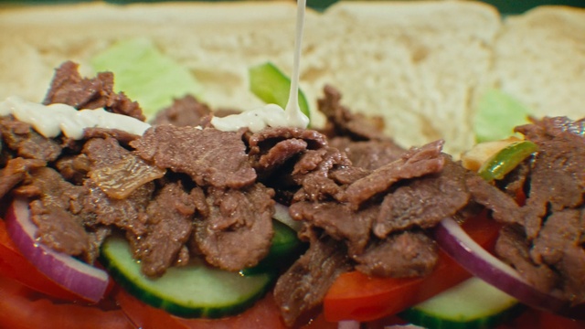 Video Reference: Food, Tableware, Ingredient, Recipe, Leaf vegetable, Cuisine, Beef, Dish, Pulled pork, Vegetable