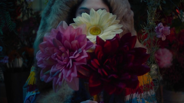 Video Reference: Flower, Petal, Purple, Plant, Pink, Artificial flower, Flower Arranging, Bouquet, Magenta, Flowering plant