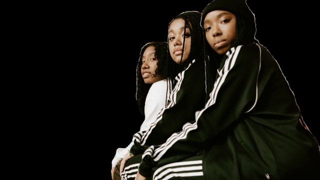 Video Reference: Cap, Flash photography, Sleeve, Gesture, Entertainment, Hat, Headgear, Performing arts, Music, Music artist