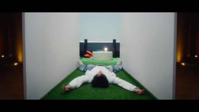 Video Reference: Furniture, Comfort, Textile, Rectangle, Pillow, Bed, Wood, Bed frame, Linens, Room