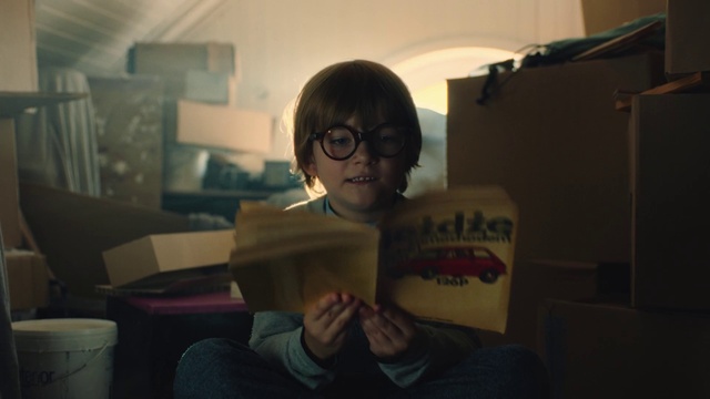 Video Reference: Glasses, Vision care, Eyewear, Flash photography, Comfort, Fun, Darkness, Sitting, Room, Facial hair