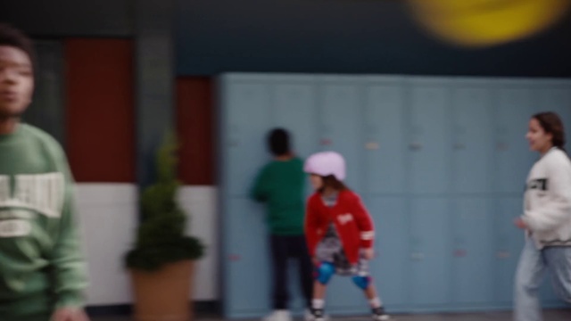 Video Reference: Standing, Yellow, Shorts, Fun, Leisure, Player, Competition event, Event, Recreation, Human leg