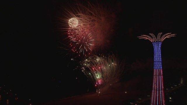 Video Reference: Fireworks, Sky, Nature, Atmospheric phenomenon, Midnight, Tower, Event, Entertainment, Recreation, Darkness