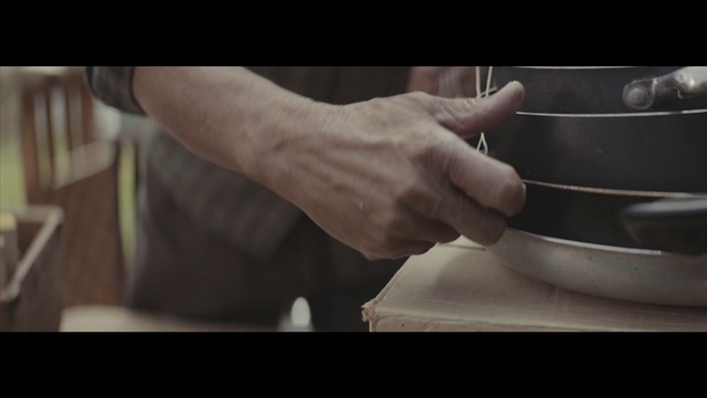 Video Reference: Tableware, Dishware, Hood, Sleeve, Gesture, Kitchen utensil, Serveware, Nail, Wrist, Musical instrument accessory