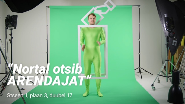 Video Reference: Thigh, Knee, Waist, Chest, Sportswear, Fashion design, Mannequin, Human leg, Art, Fictional character