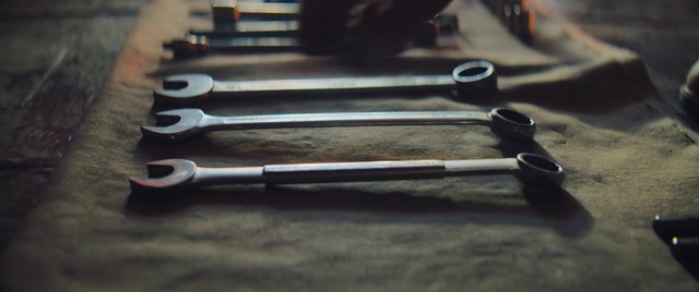 Video Reference: Tool, Hand tool, Ratchet, Wood, Nickel, Metal, Auto part, Steel, Titanium, Kitchen utensil