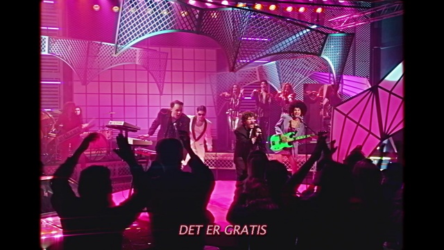 Video Reference: Plant, Purple, Musician, Entertainment, Fashion, Concert, Music, Performing arts, Music artist, Visual effect lighting