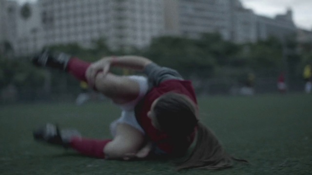 Video Reference: Shorts, Sports uniform, Knee, Player, Grass, Thigh, Sportswear, Recreation, Ball game, Championship