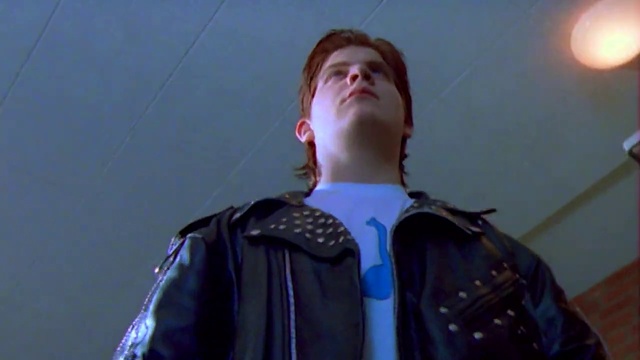 Video Reference: Hairstyle, Shoulder, Human, Flash photography, Sleeve, Smile, Entertainment, Eyewear, Happy, Fashion design