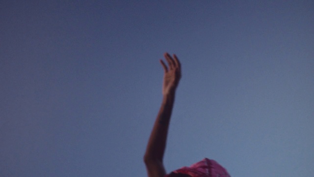 Video Reference: Sky, Gesture, People in nature, Cloud, Thumb, Happy, Elbow, Tints and shades, Human leg, Wrist