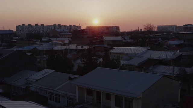 Video Reference: Sky, Atmosphere, Building, Light, Afterglow, Window, Dusk, Cloud, Sunset, Sunrise