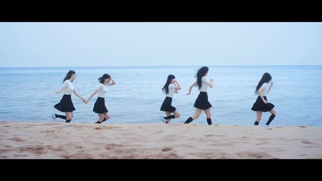 Video Reference: Water, Sky, People on beach, People in nature, Happy, Gesture, Beach, Travel, Coastal and oceanic landforms, Leisure