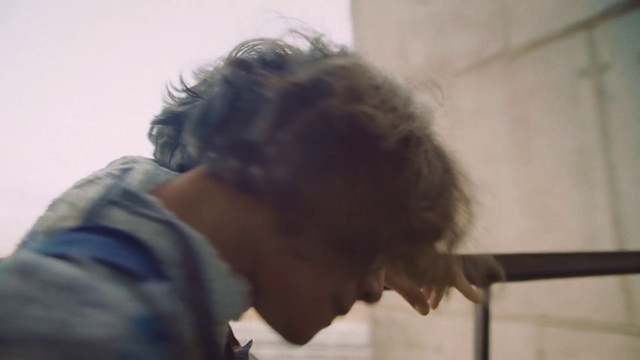 Video Reference: Sleeve, Beard, Tints and shades, Facial hair, T-shirt, Visual arts, Flesh, Cloud, Room