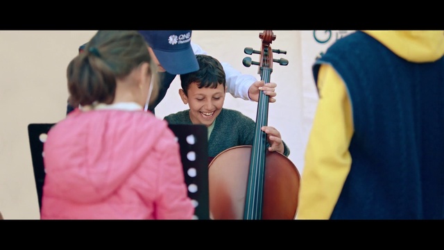 Video Reference: Facial expression, Smile, Gesture, Happy, Hat, Fun, Necklace, Event, Jewellery, T-shirt