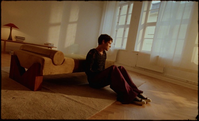 Video Reference: Wood, Flooring, Floor, Hardwood, Tints and shades, Art, Fun, Sitting, Knee, Carton