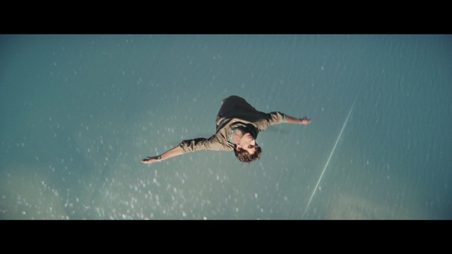 Video Reference: Sky, Water, Flash photography, Happy, People in nature, Underwater, Performing arts, Fun, Entertainment, Sports
