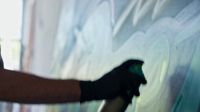 Video Reference: Sleeve, Gesture, Tints and shades, Wrist, Electric blue, Event, Elbow, Human leg, Knee, Tree