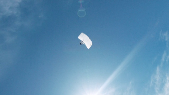 Video Reference: Cloud, Sky, Atmosphere, Parachute, Paragliding, Parachuting, Air travel, Windsports, Slope, Wind