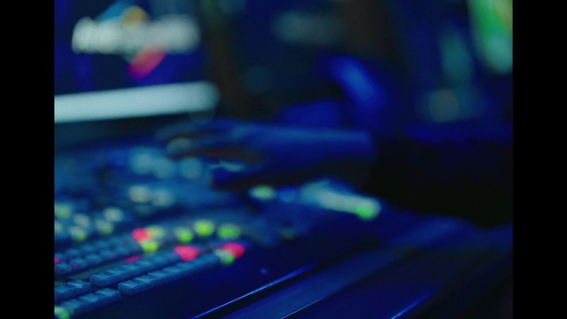 Video Reference: Automotive lighting, Gadget, Audio equipment, Electronic instrument, Electric blue, Machine, Display device, Font, Entertainment, Multimedia