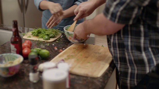 Video Reference: Food, Tartan, Ingredient, Recipe, Cuisine, Staple food, Cutting board, Leaf vegetable, Plaid, Dish