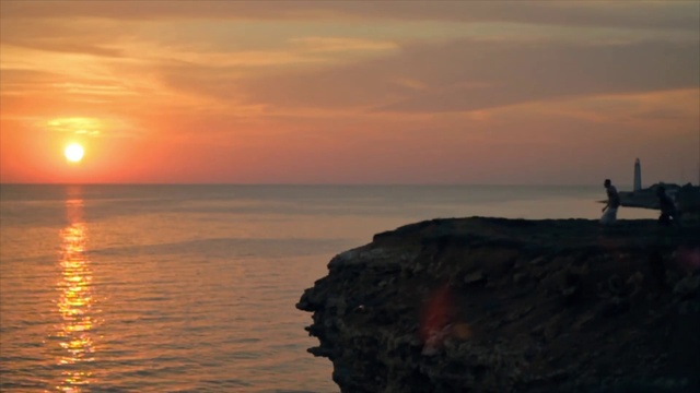 Video Reference: Water, Sky, Cloud, Orange, Afterglow, Sunlight, Dusk, Coastal and oceanic landforms, Red sky at morning, Sunset