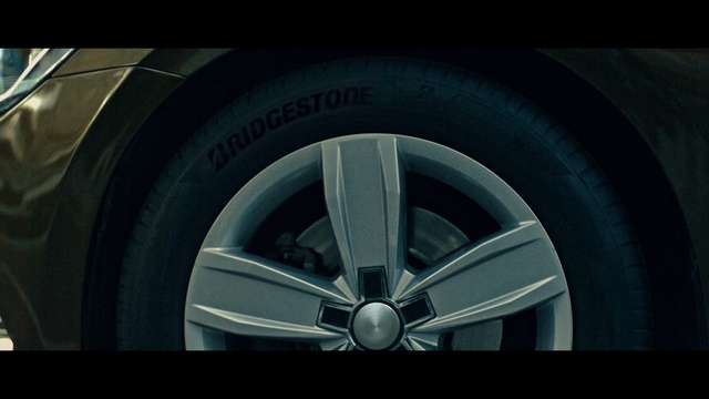 Video Reference: Tire, Wheel, Vehicle, Automotive tire, Automotive lighting, Hood, Car, Motor vehicle, Synthetic rubber, Tread