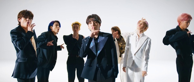 Video Reference: Vision care, Sleeve, Eyewear, Gesture, Dress shirt, Collar, Fashion design, Pantsuit, Blazer, Formal wear