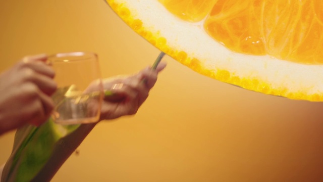 Video Reference: Hand, Rangpur, Tangelo, Orange, Valencia orange, Clementine, Tangerine, Citrus, Gesture, Mandarin orange