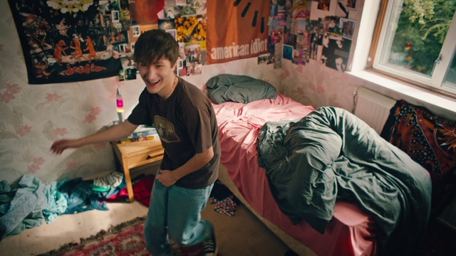 Video Reference: Picture frame, Comfort, Plant, Fun, Leisure, Art, T-shirt, Flooring, Linens, Bedroom