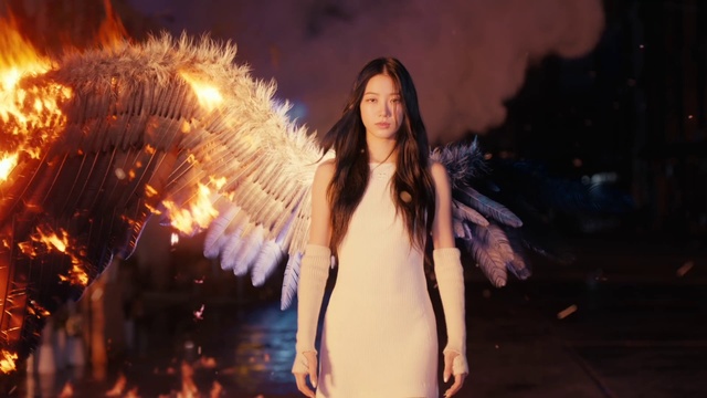 Video Reference: Hair, Flash photography, Fashion, Lighting, Happy, Entertainment, People in nature, Performance art, Event, Fire