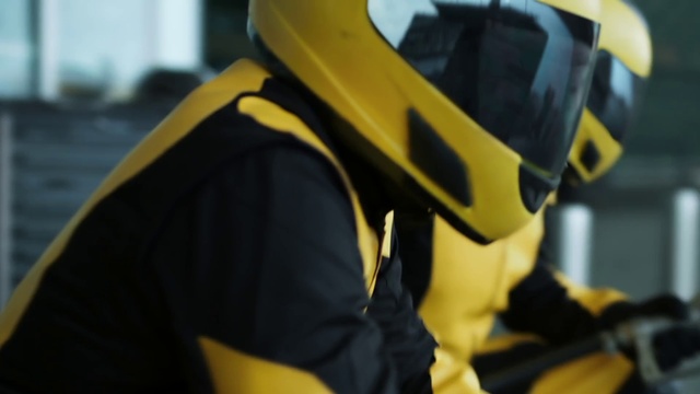 Video Reference: Sports gear, Sports uniform, Yellow, Gesture, Helmet, Jersey, Personal protective equipment, Football equipment, Sportswear, Player