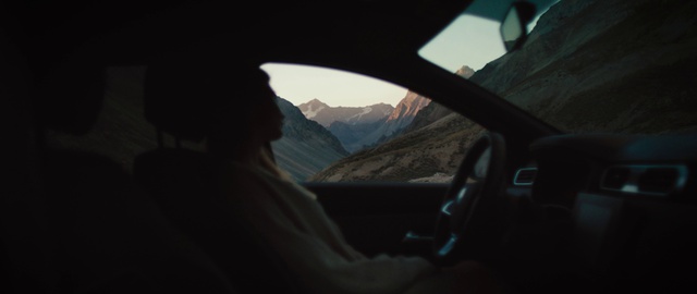 Video Reference: Automotive mirror, Car, Vehicle, Automotive design, Rear-view mirror, Steering wheel, Personal luxury car, Tints and shades, Automotive lighting, Automotive exterior