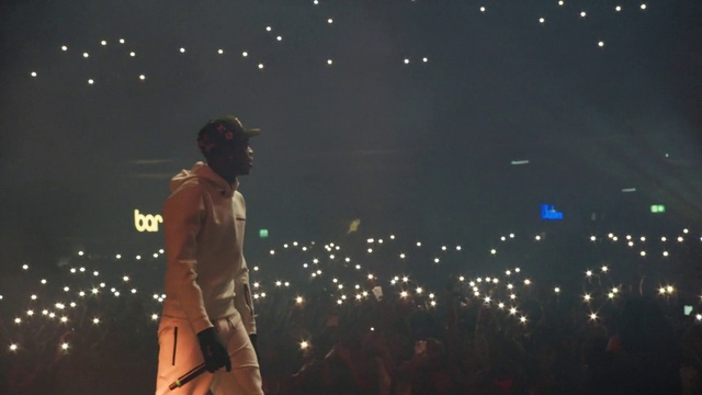 Video Reference: Flash photography, Entertainment, Music, Performing arts, Midnight, Fun, Event, Stage, Crowd, Sky