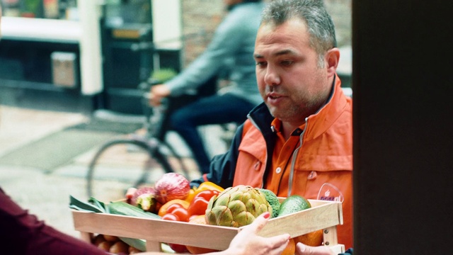 Video Reference: Bicycle, Wheel, Tire, Fruit, Plant, Natural foods, Bicycle wheel, Food, Hawker, Greengrocer