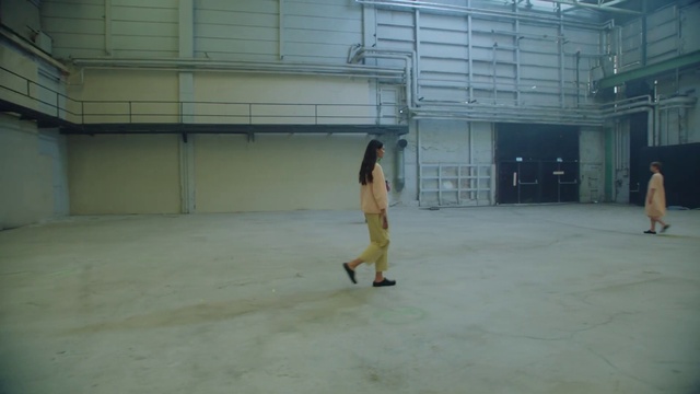 Video Reference: Building, Wood, Flooring, Recreation, Asphalt, Player, Leisure, Concrete, Sports, Knee