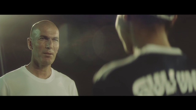 Video Reference: Shoulder, Neck, Flash photography, Jaw, Sleeve, Gesture, T-shirt, Darkness, Event, Elbow