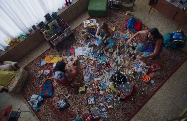 Video Reference: Tree, Flooring, Leisure, Event, Fun, Plastic, Curtain, City, Child, Crowd