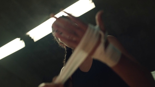 Video Reference: Flash photography, Gesture, Elbow, Event, Darkness, Audio equipment, Fun, Thumb, Night, Room