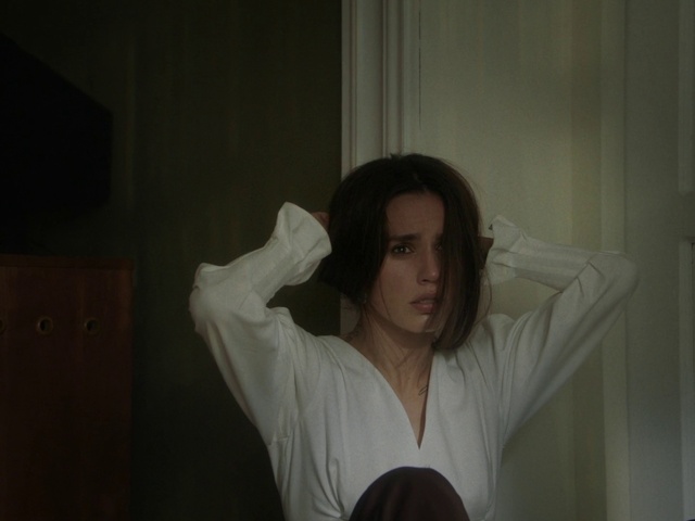 Video Reference: Comfort, Flash photography, Sleeve, Eyelash, Gesture, T-shirt, Dress shirt, Curtain, Elbow, Linens