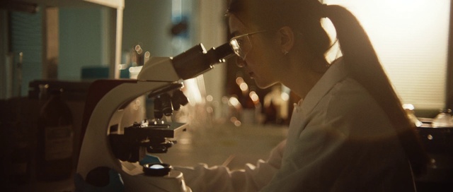 Video Reference: Eyewear, Flash photography, Event, Fun, Science, Engineering, Darkness, Hat, Room, Conversation