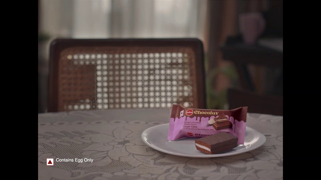 Video Reference: Tableware, Food, Table, Purple, Rectangle, Tablecloth, Drinkware, Cup, Serveware, Plate