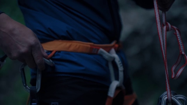 Video Reference: Gesture, Elbow, Recreation, Tree, Electric blue, Wrist, Tarpaulin, Rope, Human leg, Adventure